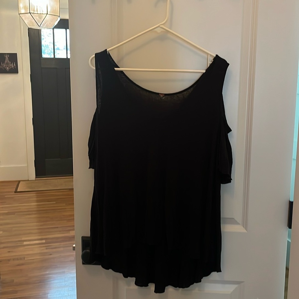 ❤️ 6 for 20 ❤️  Free People Cut-Out Shoulder Top size XL